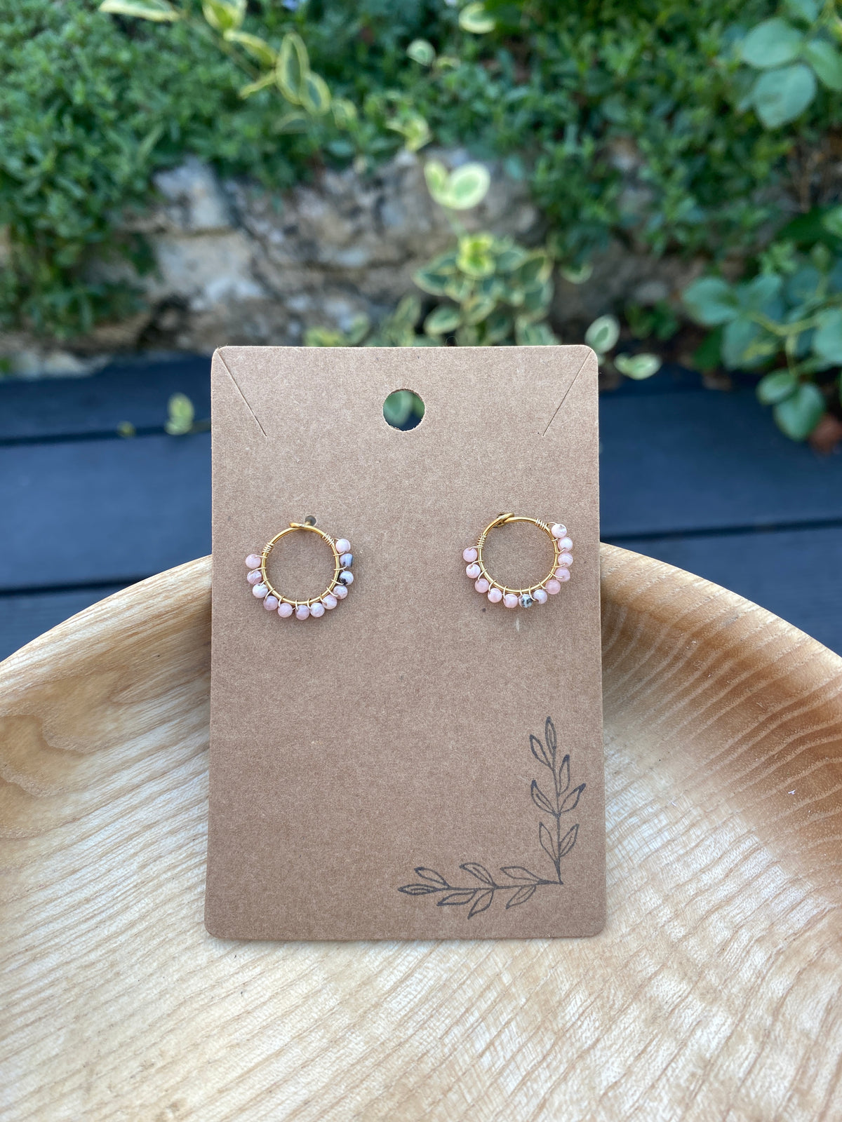 Boucles d'oreilles discrète en pierres naturelles