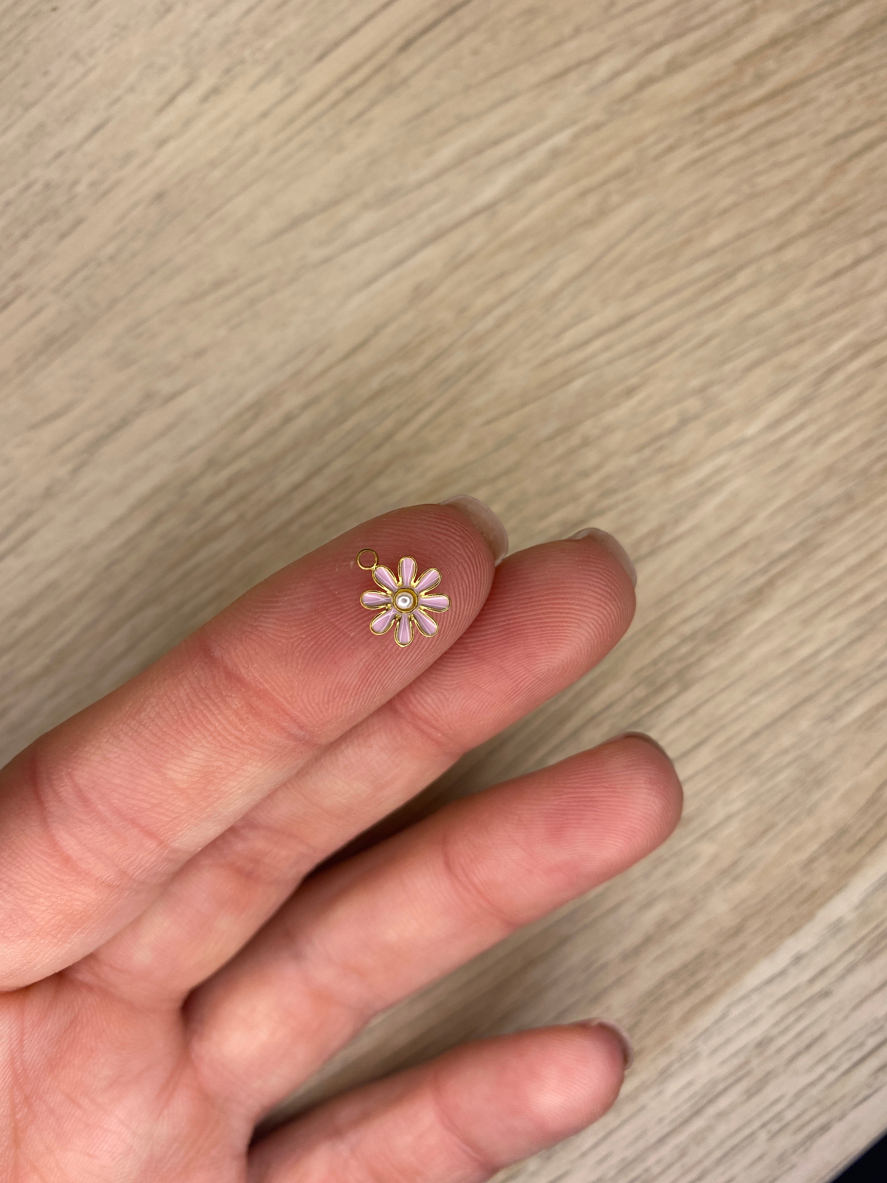 Breloque fleur mauve