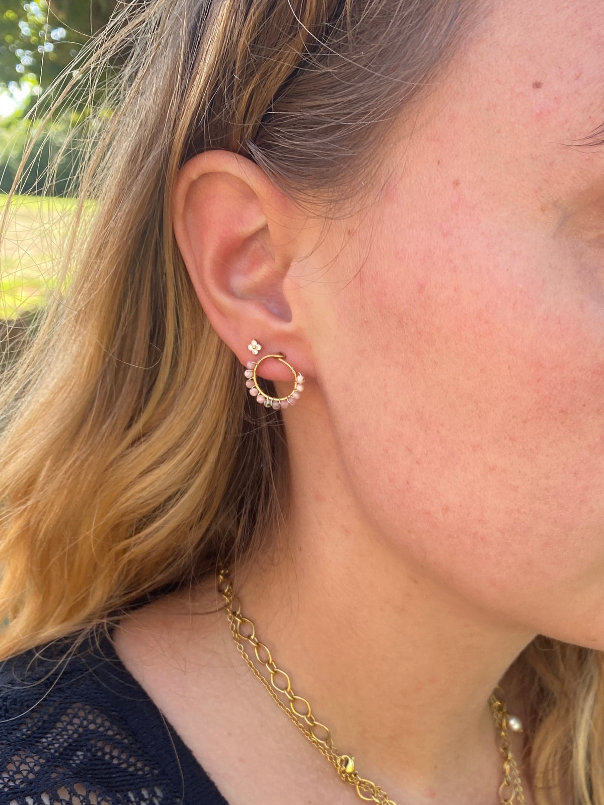 Boucles d'oreilles discrète en pierres naturelles