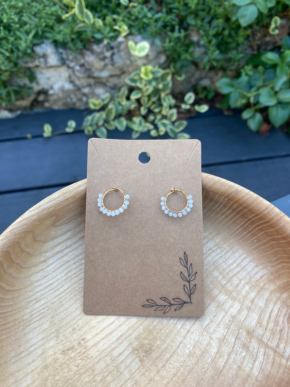 Boucles d'oreilles discrète en pierres naturelles