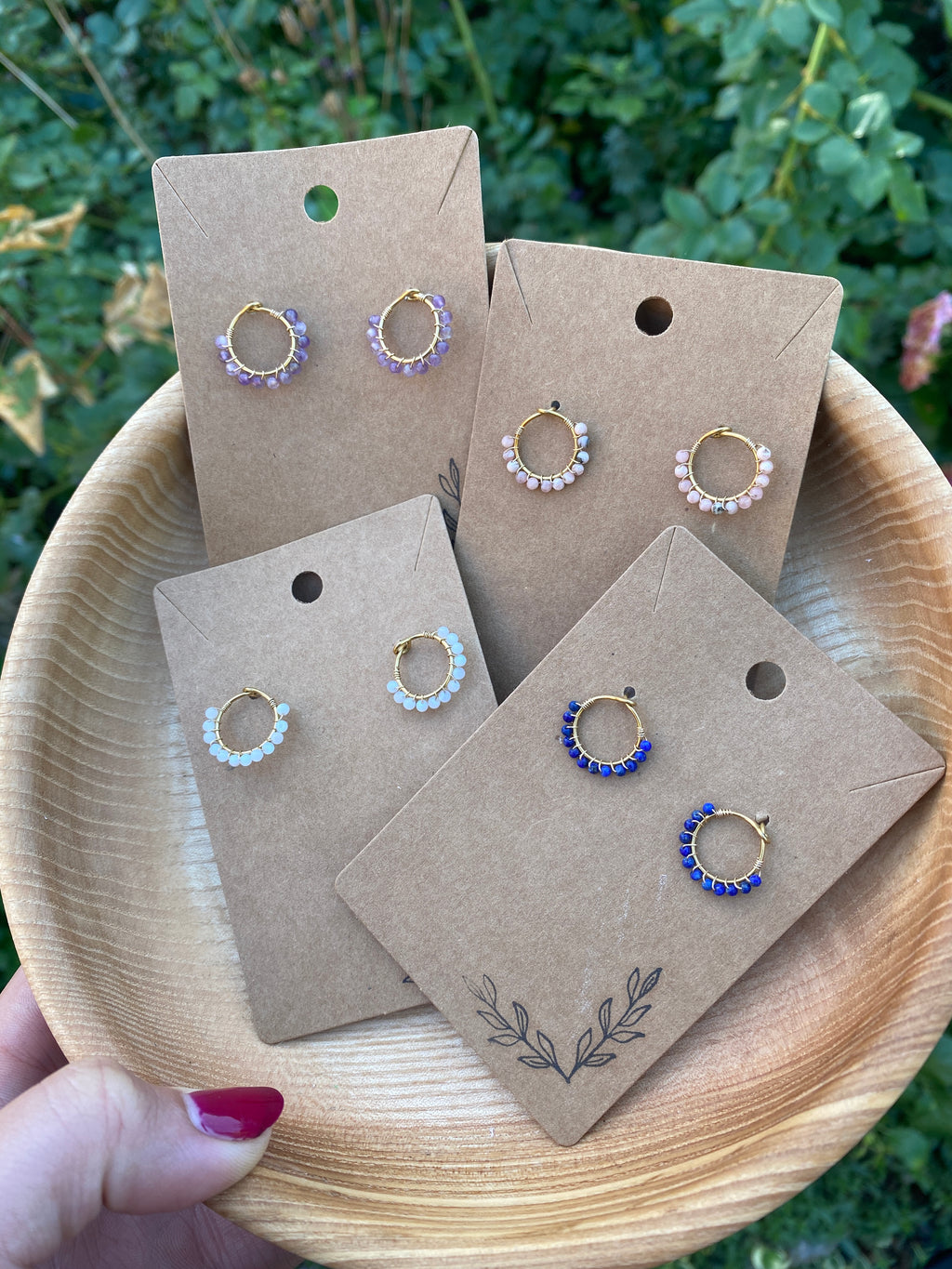 Boucles d'oreilles discrète en pierres naturelles