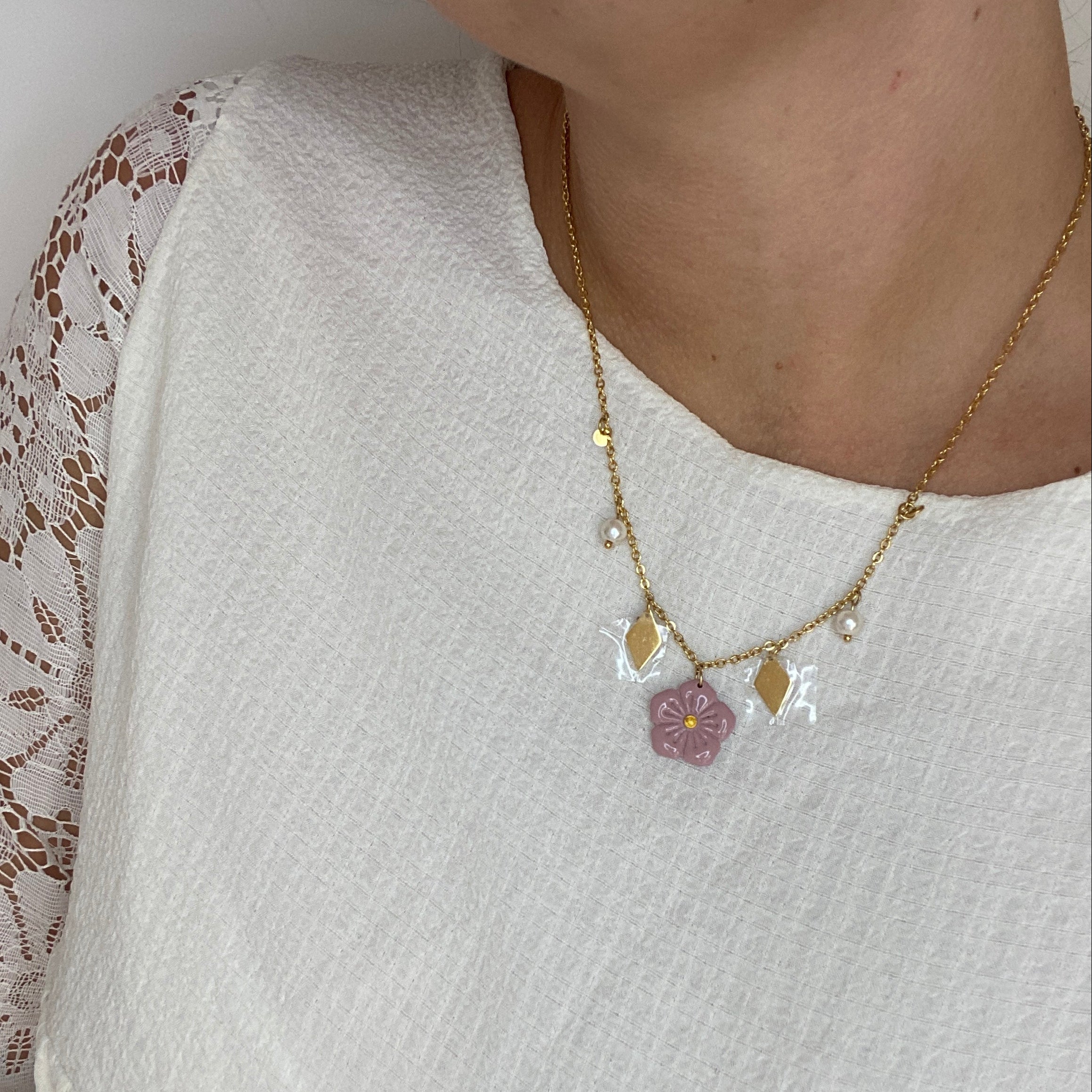 Collier à breloques Hellébore