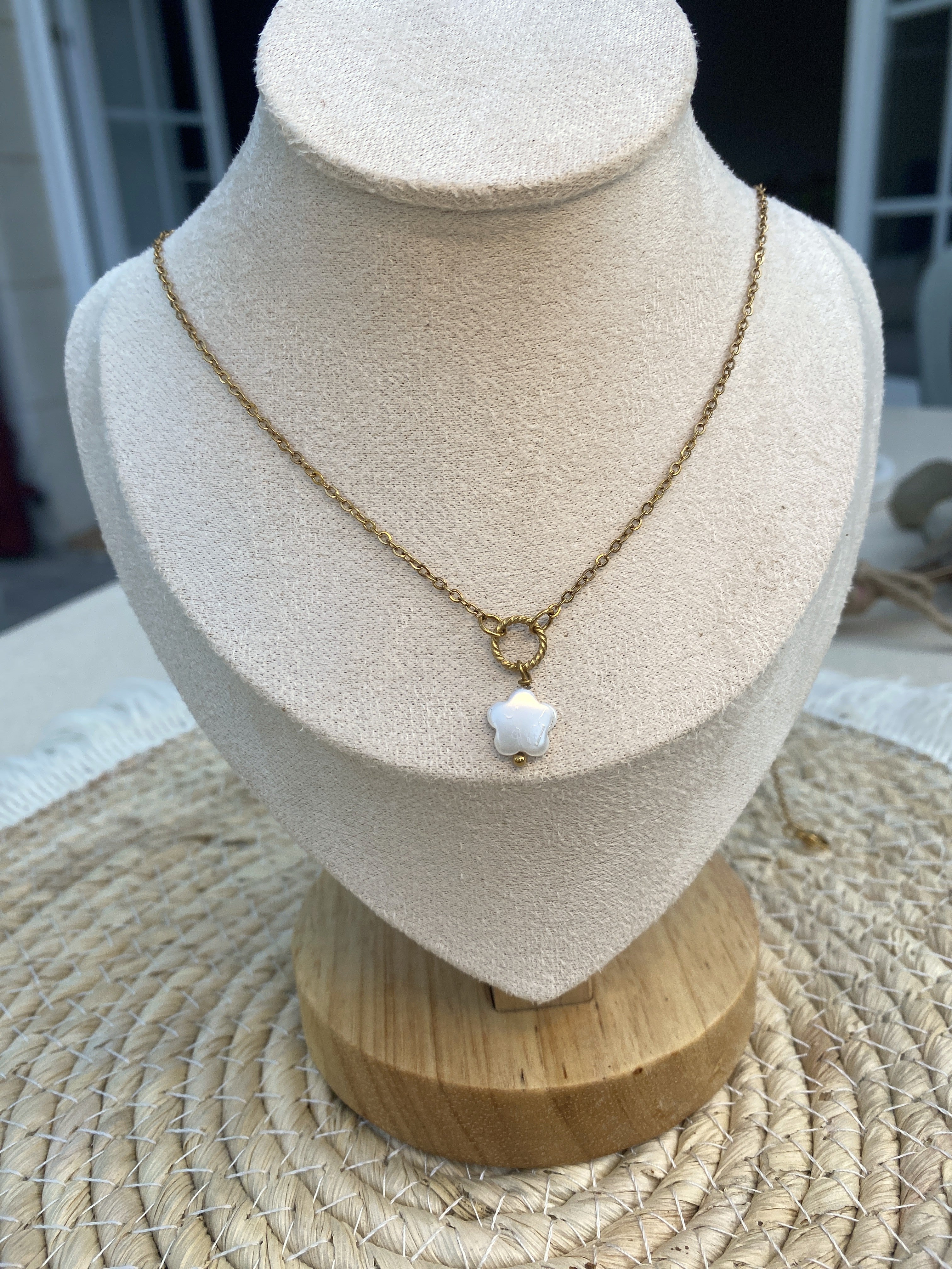 Maïa - Collier fleur de nacre